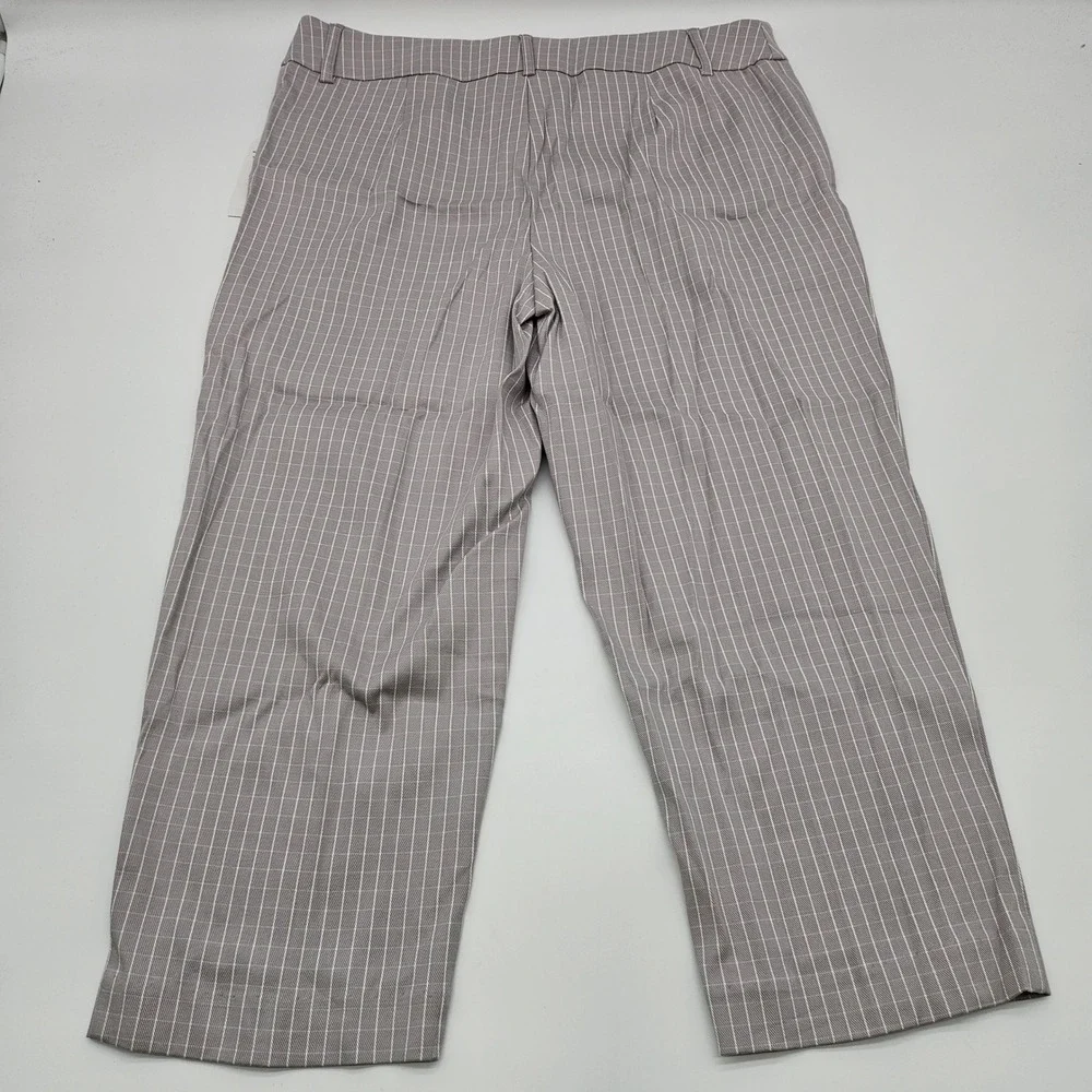 Time‎ and Tru Women's Grey Check Capri Pants Size 12 - Picture 5 of 7